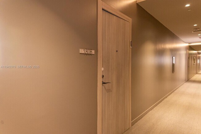 Building Photo - 1000 Brickell Plaza