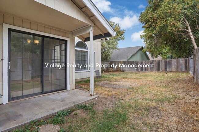 Building Photo - Back On The Rental Market Updated 3 Bedroo...