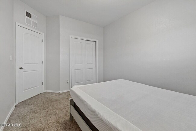 Building Photo - 14841 Tierra Coruna Ave