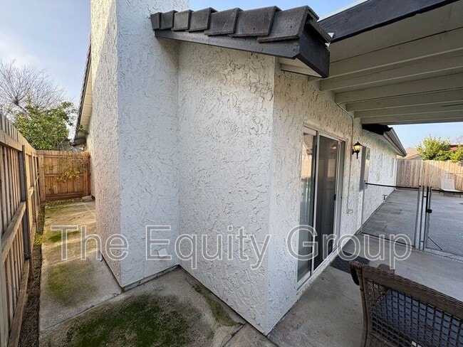 Building Photo - 3908 S Dans St