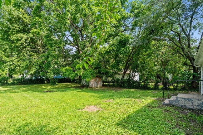 Building Photo - 3 bedroom | 2 bathroom | PETS WELCOME!