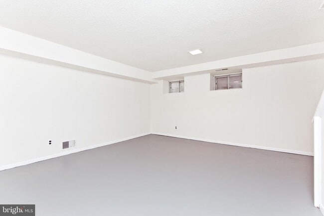 Building Photo - 2907 S Buchanan St
