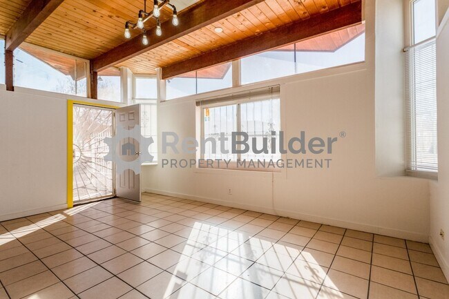 Building Photo - 1605 Coal Ave SE
