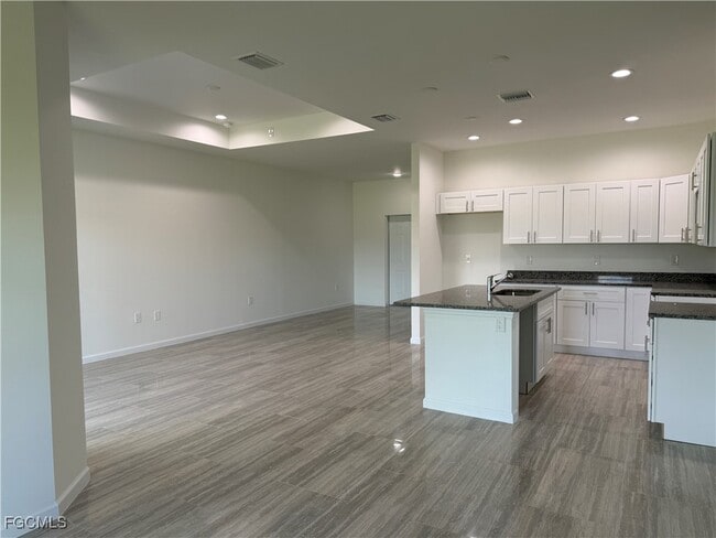 Building Photo - 1027 Eisenhower Blvd