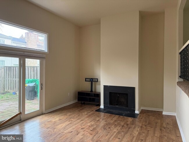 Building Photo - 9 Autumn Hill Way