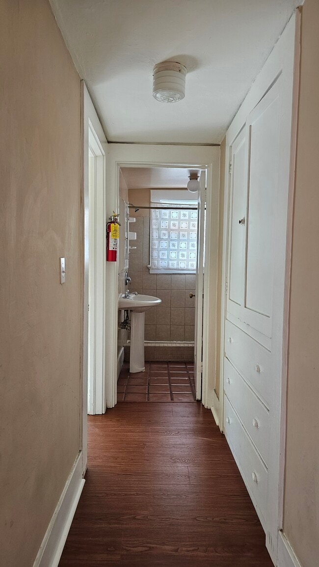 Building Photo - 325 E Saint James St