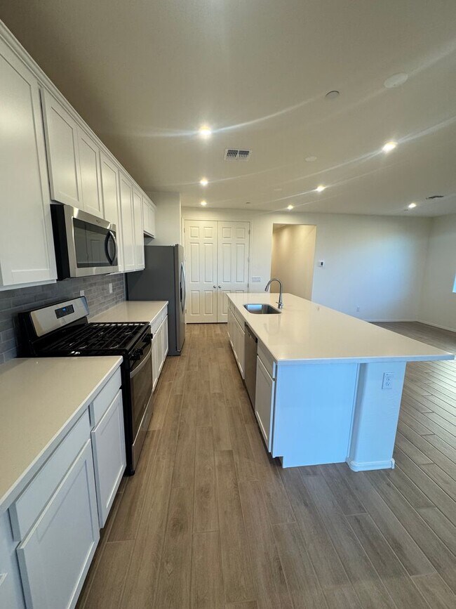 Building Photo - BRAND NEW HOME IN VISTANCIA