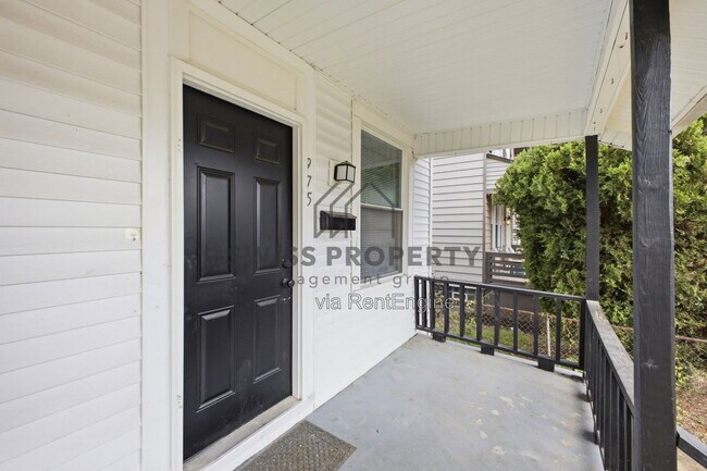 Building Photo - 977 Miller Ave