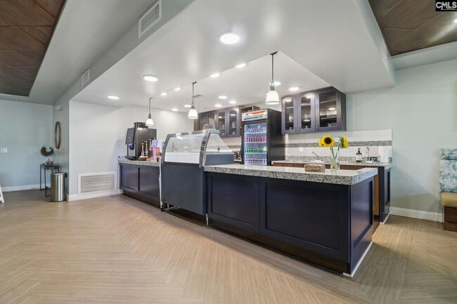 Building Photo - 440 Town Center Pl