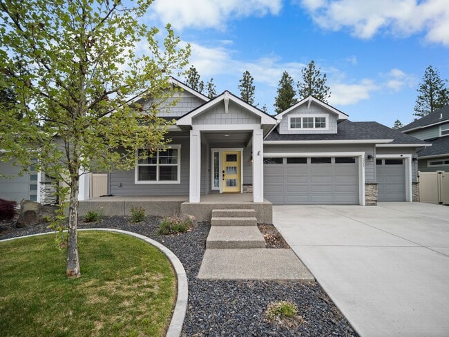 Building Photo - 4 bedroom Modern Home at Eagle Ridge Estates