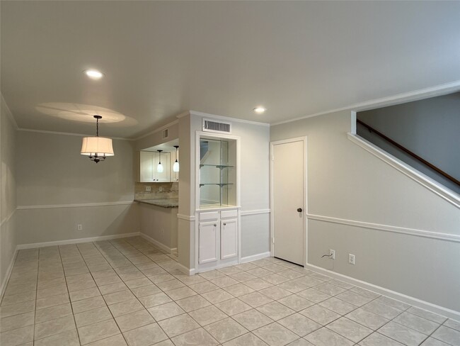 Building Photo - 1601 S Shepherd Dr
