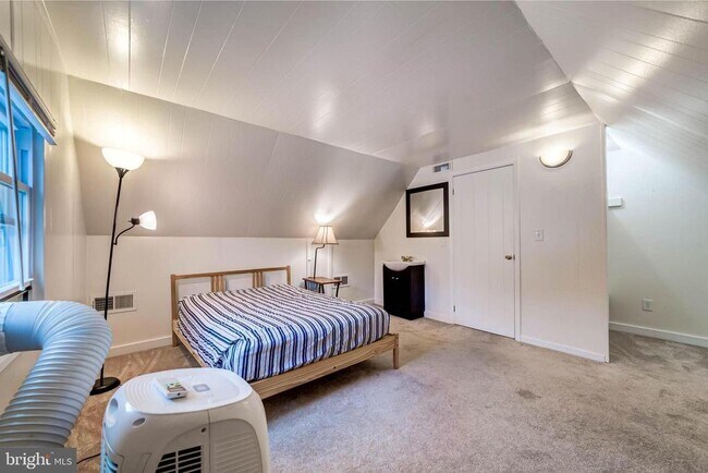 Building Photo - 2425 Fort Dr