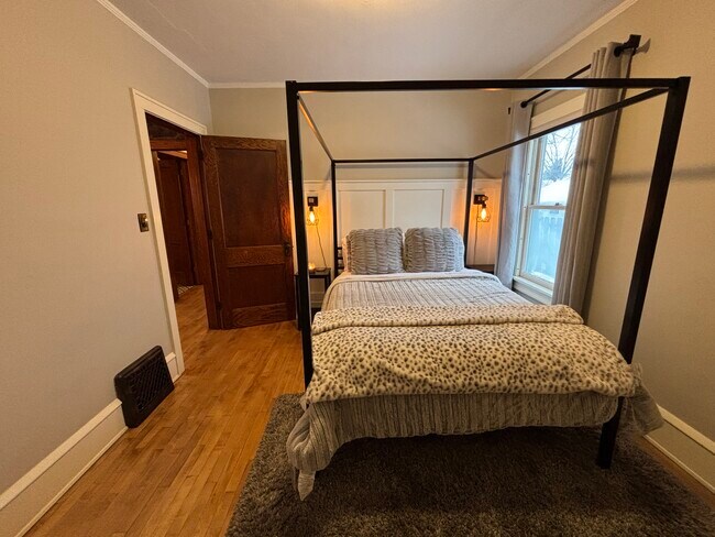 Building Photo - 717 S Fairview St