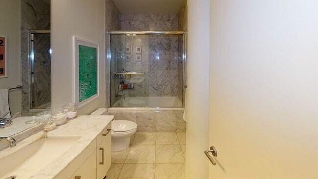 Building Photo - 360 Newbury St