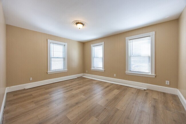 Building Photo - 28 Richmond St