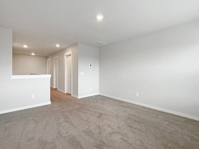 Building Photo - 416 Golden Mdw Ln
