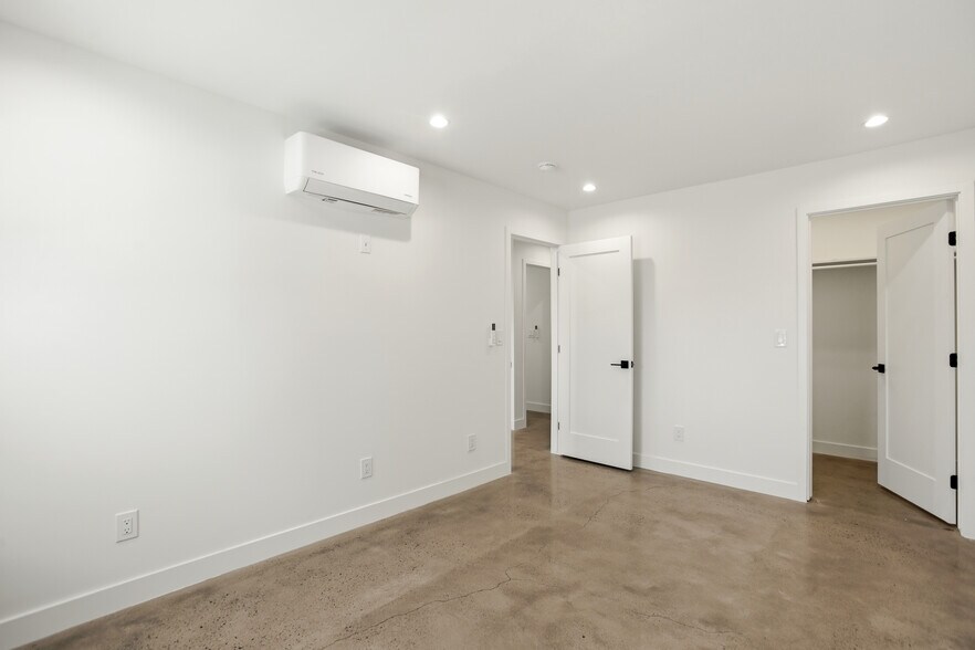 Building Photo - 7314 Fallbrook Ave