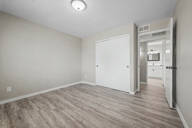 Building Photo - Single Family