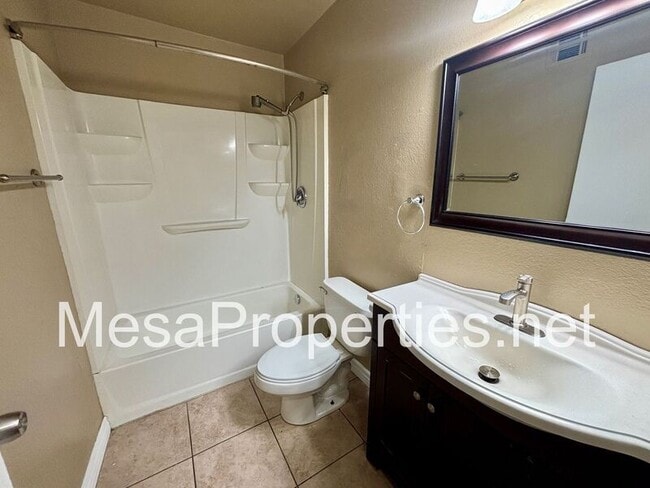 Building Photo - 653 N Lancewood Ave