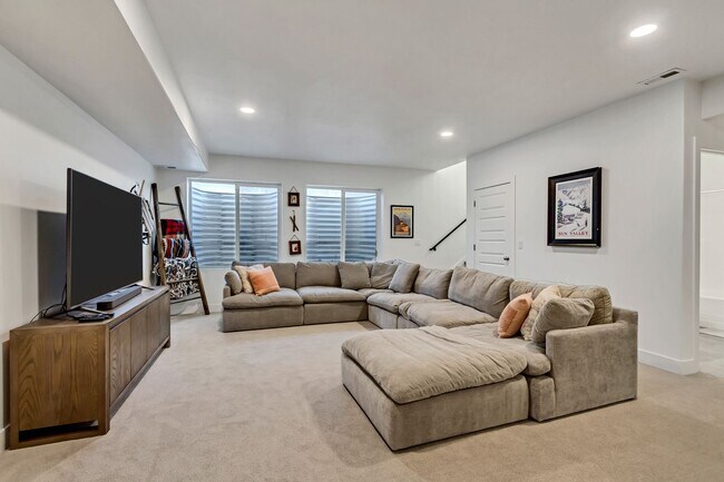 Building Photo - Modern Home in Heber – Available Now!