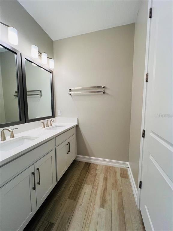 Building Photo - 4567 Tivoli Dr