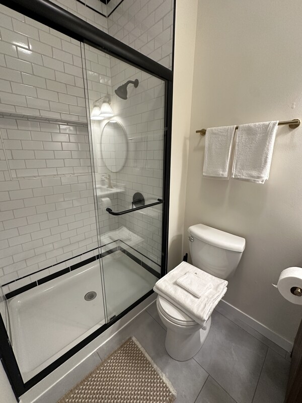 Building Photo - 315 N Pinckney St