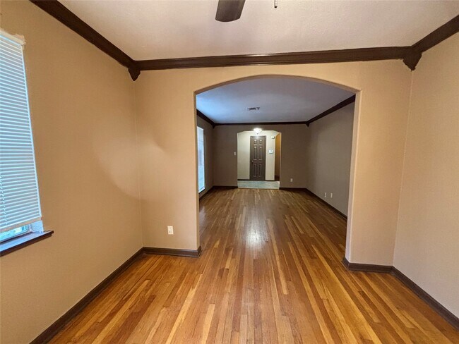 Building Photo - 5631 W Bellfort Ave