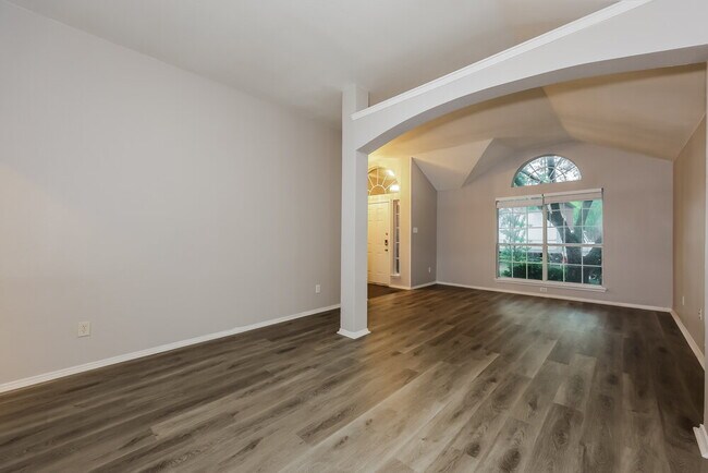 Building Photo - 5002 Wordsworth Dr