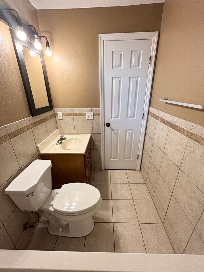 Building Photo - Midtown Duplex near Leon High School