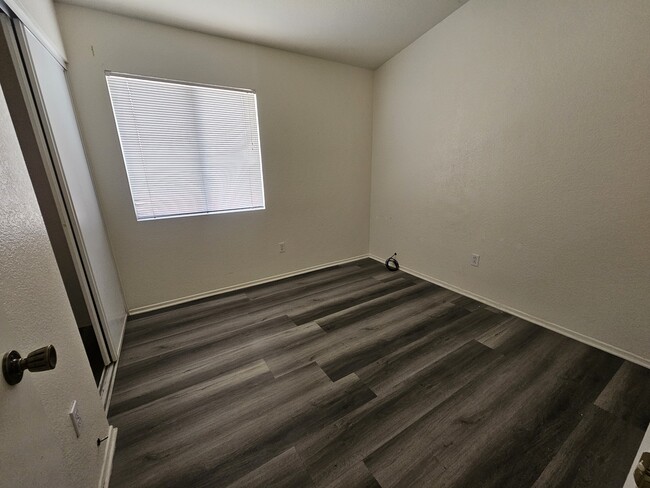 Building Photo - 655 Silverwood St