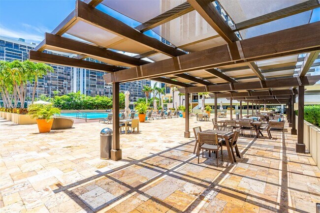 Building Photo - 1915 Brickell Ave