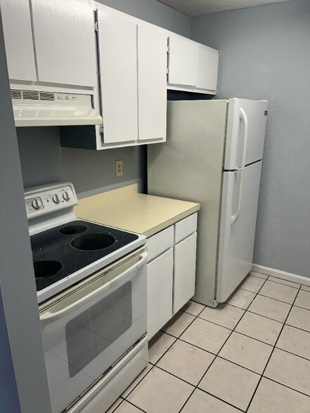 Building Photo - 1240 Shalom Dr