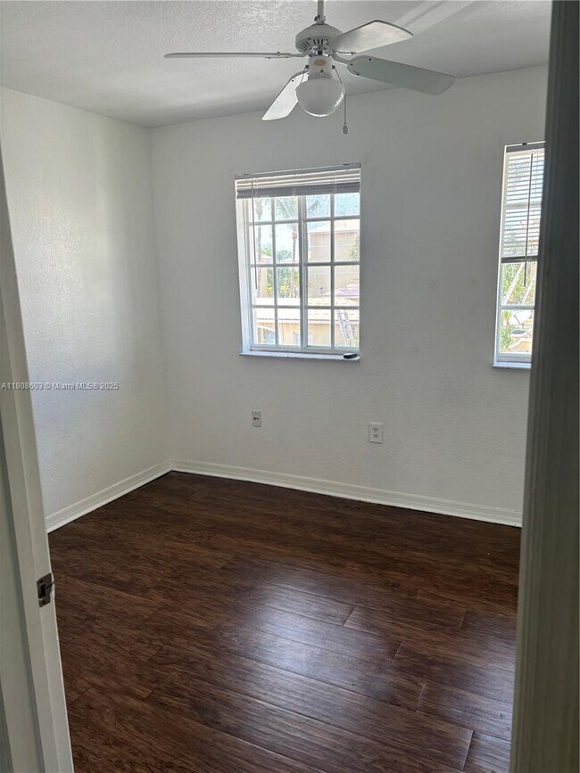 Building Photo - 2050 NE 167th St