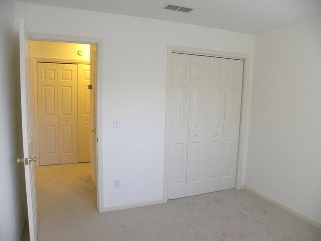 Building Photo - Central Wilmington! Live across from The Point at Barclay! Lovely one level patio home in popular...