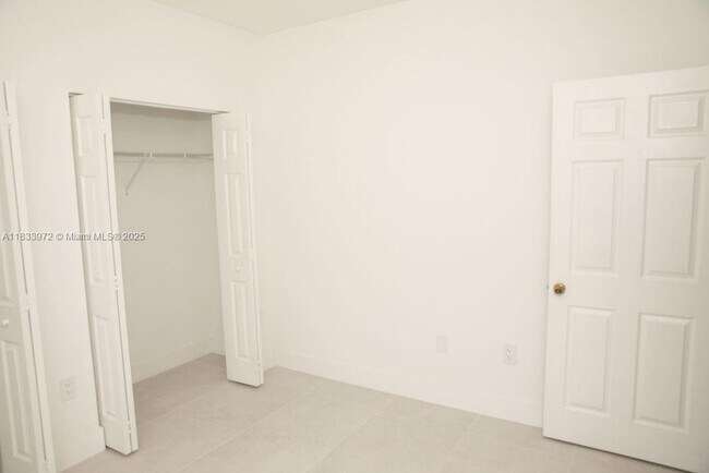 Building Photo - 273 SE 32nd Ave