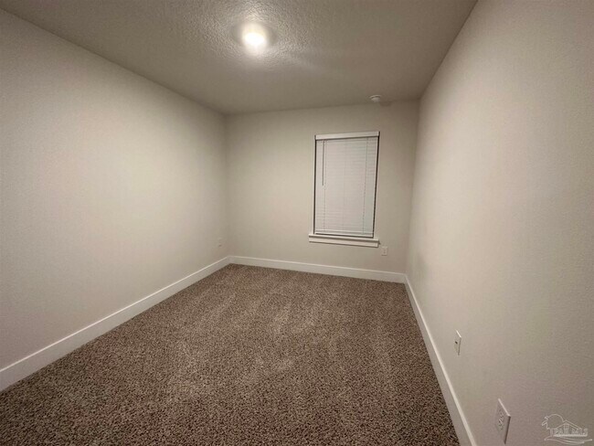 Building Photo - 1542 Iroquois Ct