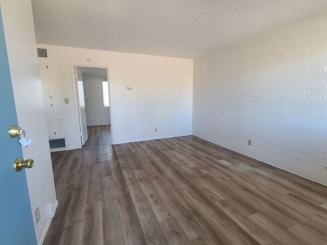 Building Photo - Charming 1 bedroom 1 bathroom