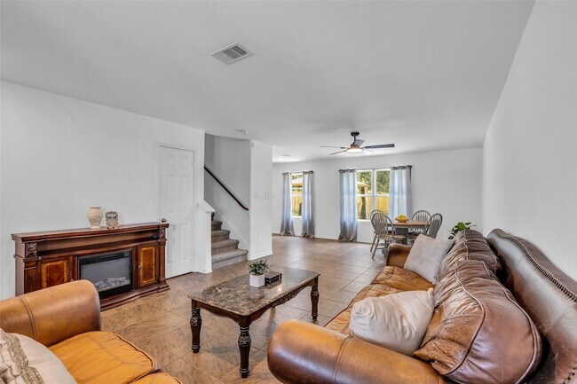 Building Photo - 16718 Warbler Dr