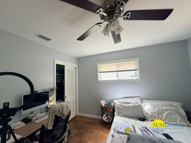 Building Photo - Spacious 4BR Home in Fort Walton Beach with Solar Panels!
