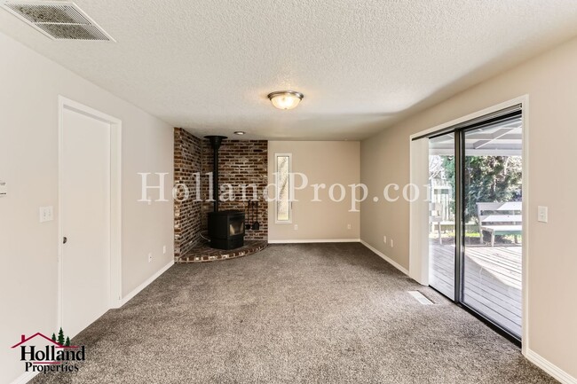 Building Photo - Wonderful Single Level Beaverton Home with...