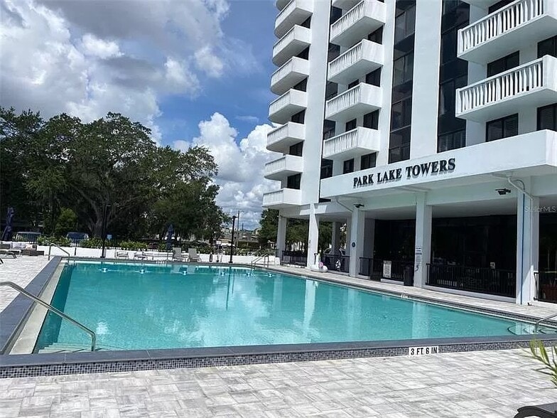 Pool - 400 E Colonial Dr