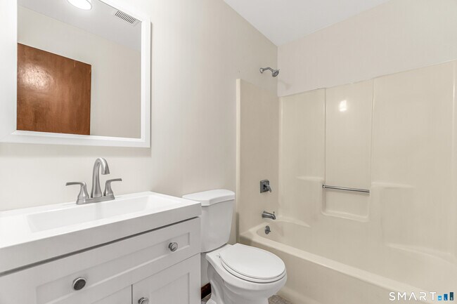 Building Photo - 115 Short Beach Rd