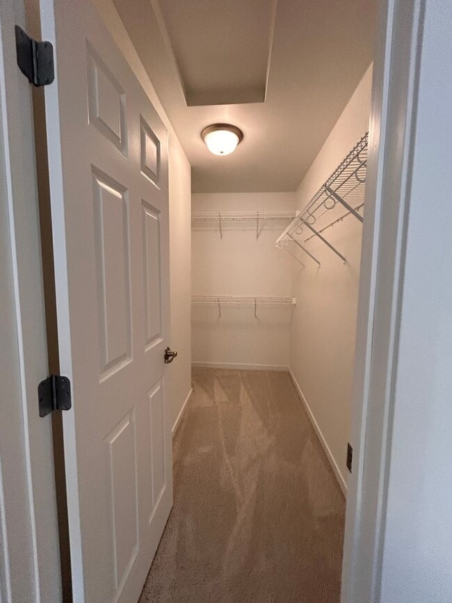 Building Photo - 3 Bed 3 Bath TownHome