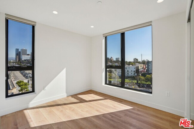 Building Photo - 10431 Santa Monica Blvd