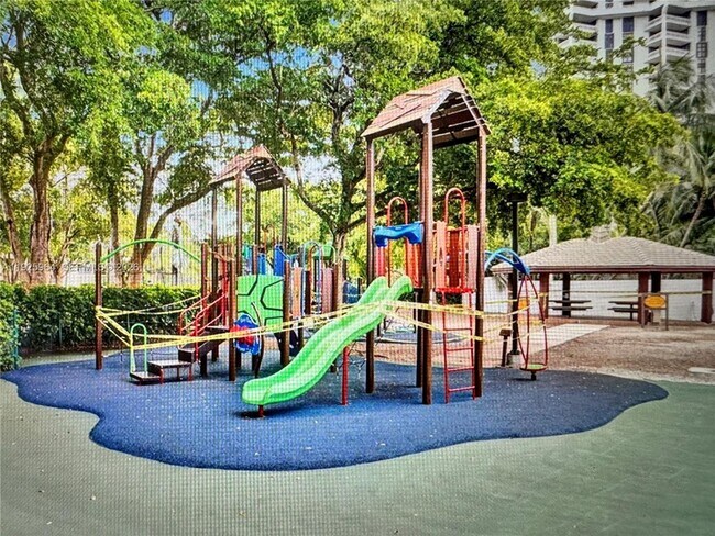 Building Photo - 2000 Towerside Terrace