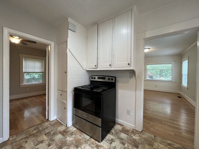 Building Photo - Bright and Open Home with Flexible Living Spaces and an Expansive Backyard