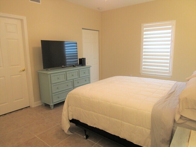 Building Photo - 468 Bouchelle Dr