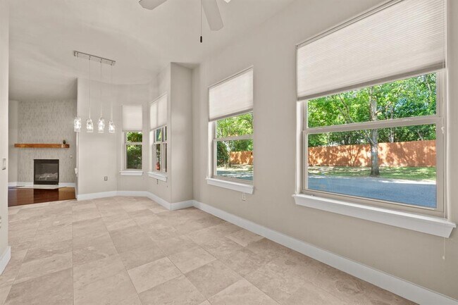 Building Photo - 2216 Thornton Rd