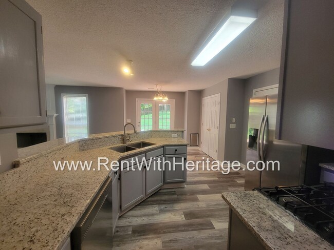 Building Photo - GORGEOUS HOME IN POPULAR HIGHLANDS AT CREEKSIDE GOLF / SWIM / TENNIS COMMUNITY
