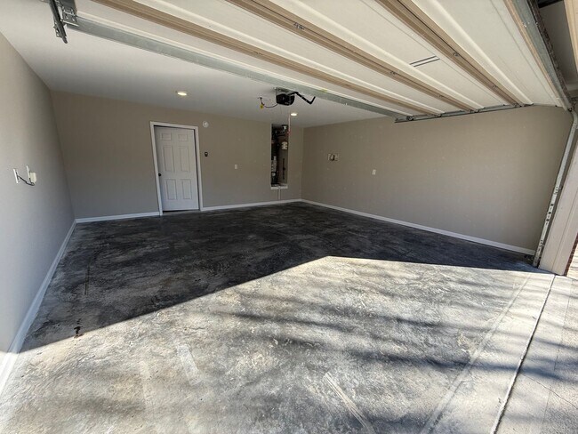 Building Photo - Beautiful Home in West Knoxville